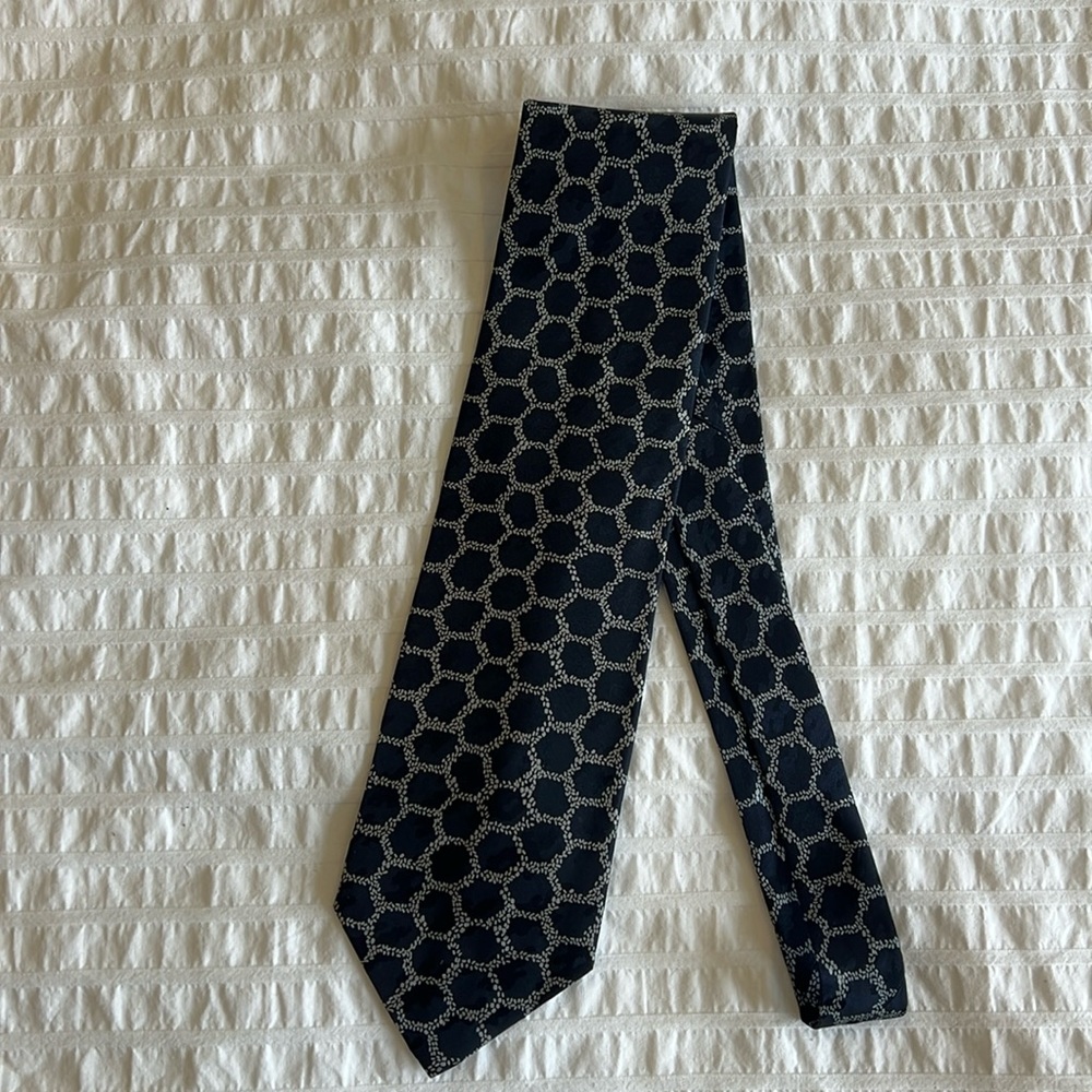Vintage Valentino 100% silk tie. Perfect condition